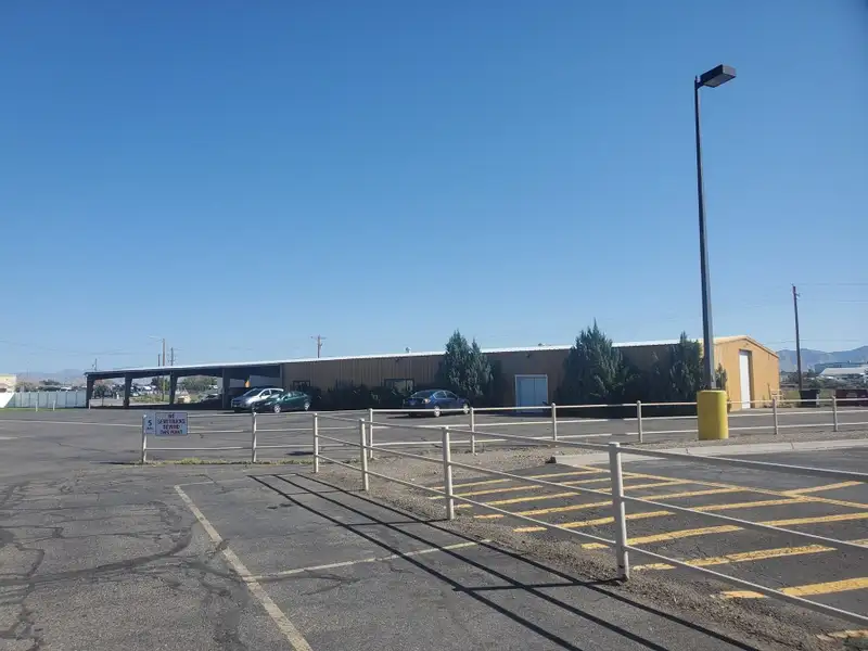 Lease-to-own 6,500 Sf Warehouse on 0.54 Acres in High-traffic Western Co Location