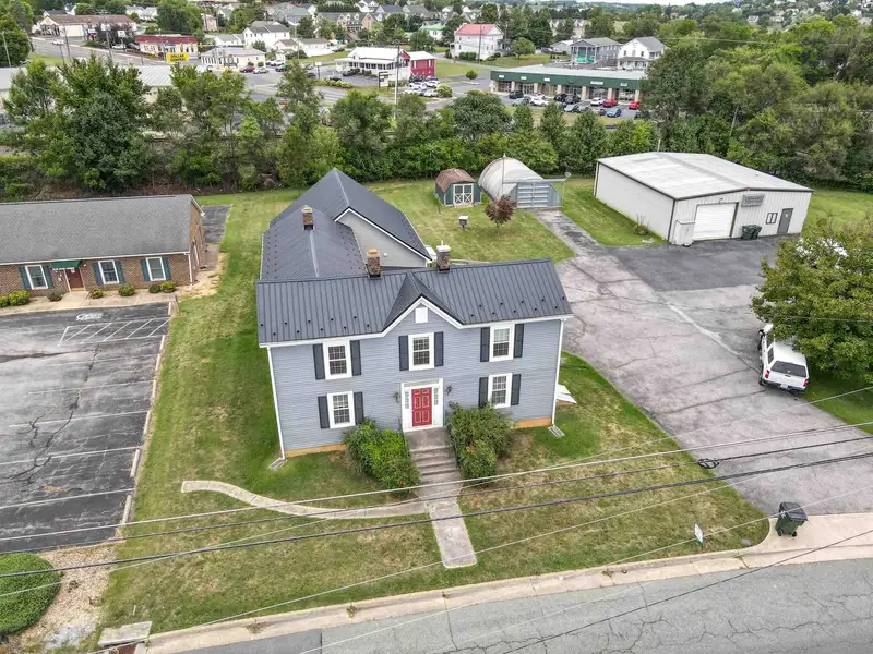 Versatile 6,724 Sqft Residential-commercial Property in Prime Location with Multiple Income Potential