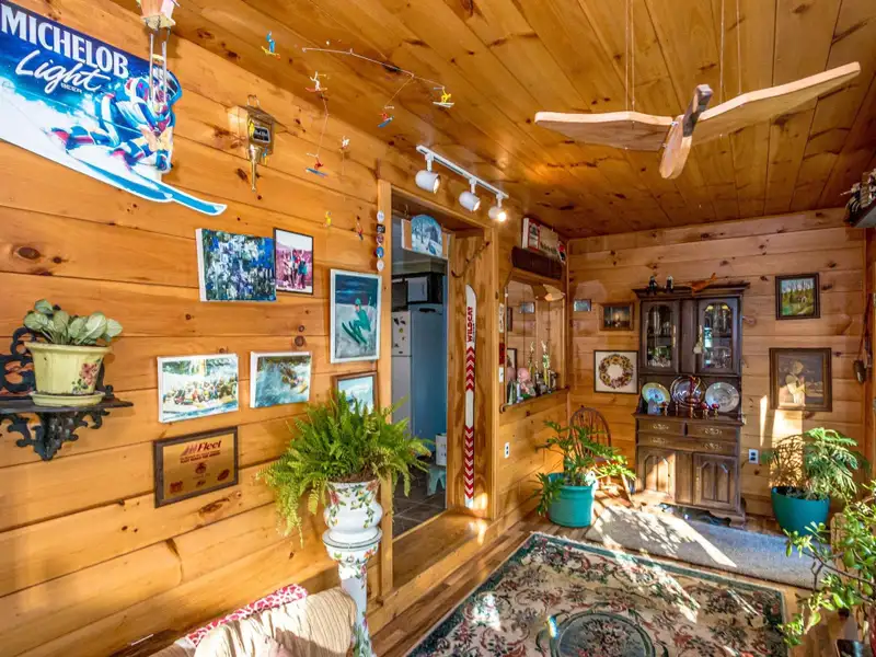 Du Bee Inn: Versatile Bed-and-breakfast with Mountain Views in the Great North Woods