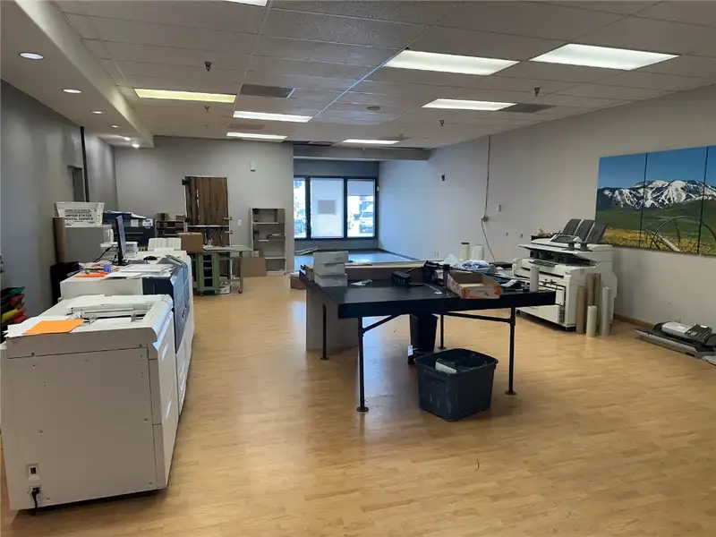 Retail Unit for Lease in High-traffic Business Center with Ample Parking