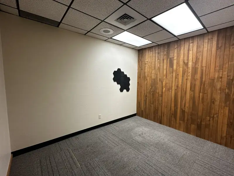 Large Office Building with Panoramic Views in Prime Downtown Location, 40,000 Sqft