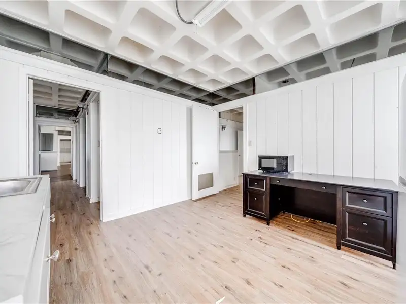 Versatile Office Building in Downtown Kissimmee with Multiple Entrances and Parking
