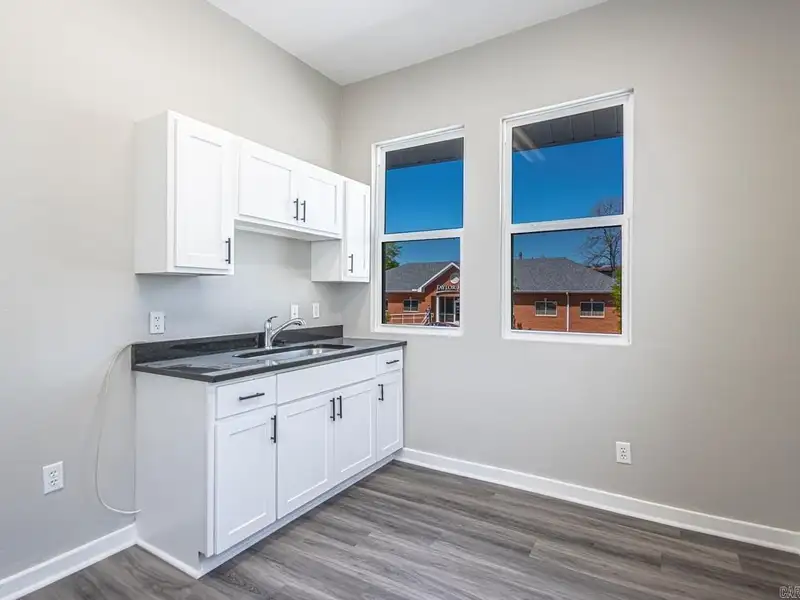 Remodeled Commercial Building Near I-630, Downtown Little Rock – Ideal for Office or Apartment
