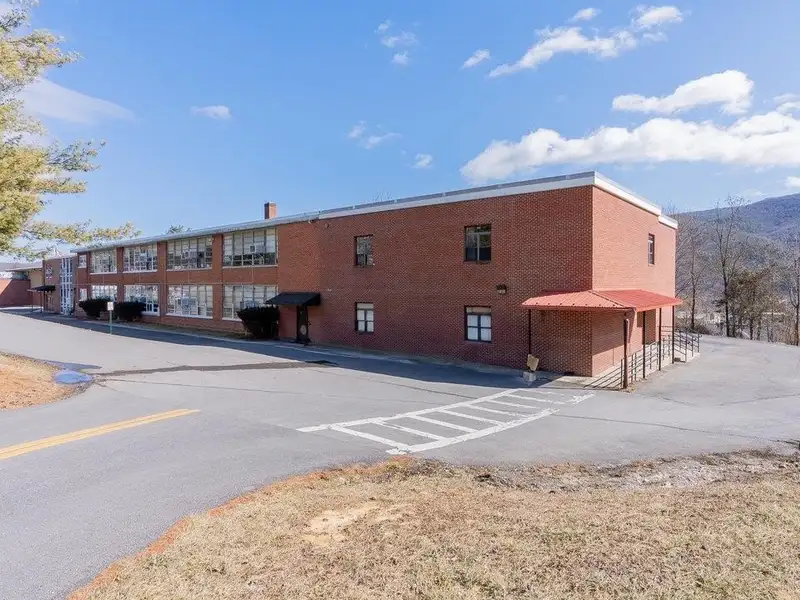 Expansive 44,962 Sf Property on 5 Acres in Historic Franklin - Versatile Development Opportunity