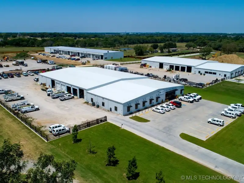 Fully Leased Office/warehouse with Nnn Lease in Prime Location, 45,000 Sf Yard Space