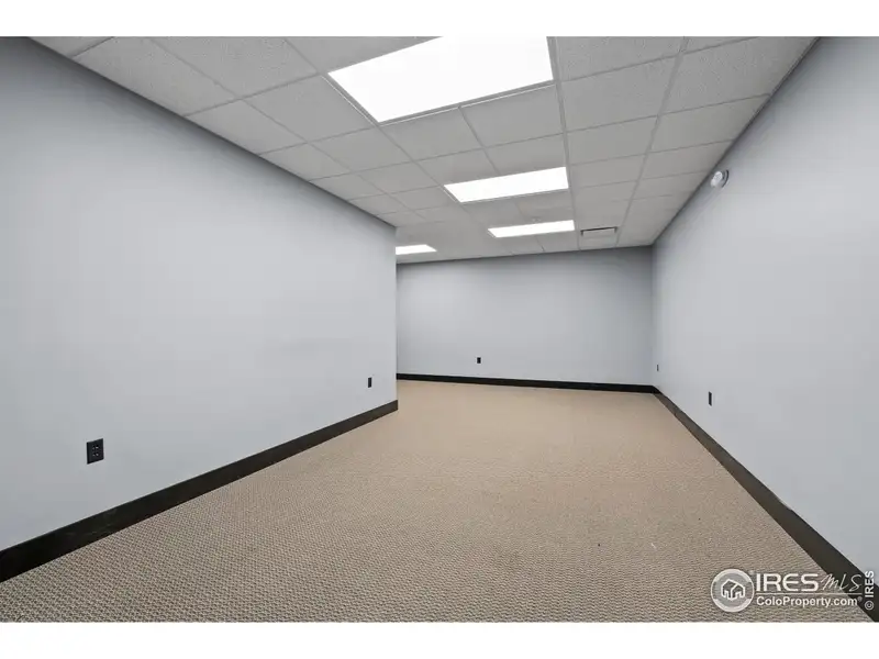 Versatile Office/warehouse in Highland Industrial Park, Windsor - Ideal for Various Business Uses
