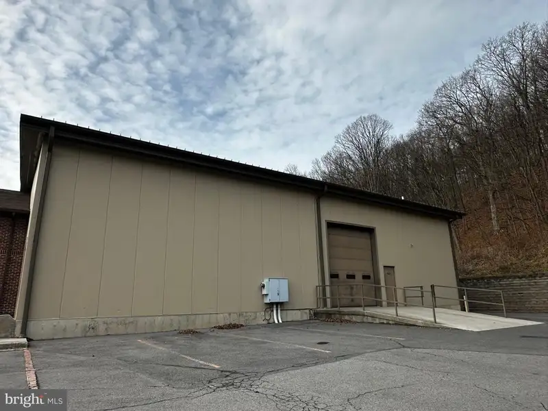 Versatile Commercial Property with Showroom, Offices, and Large Metal Building in Prime Location
