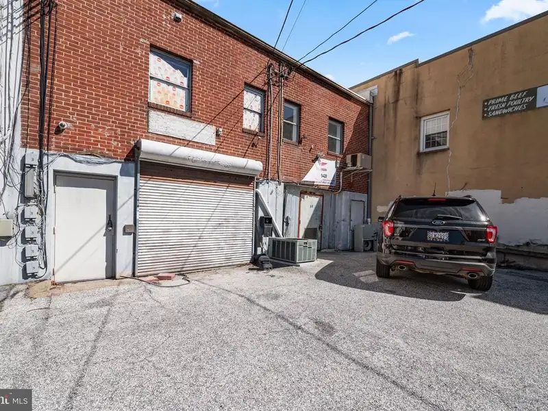 Two Storefronts in Towson: Restaurant and Vacant Space for Lease
