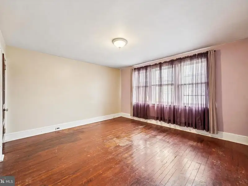 Versatile Commercial/residential Property in Clifton Heights with High Ceilings and Hardwood Floors