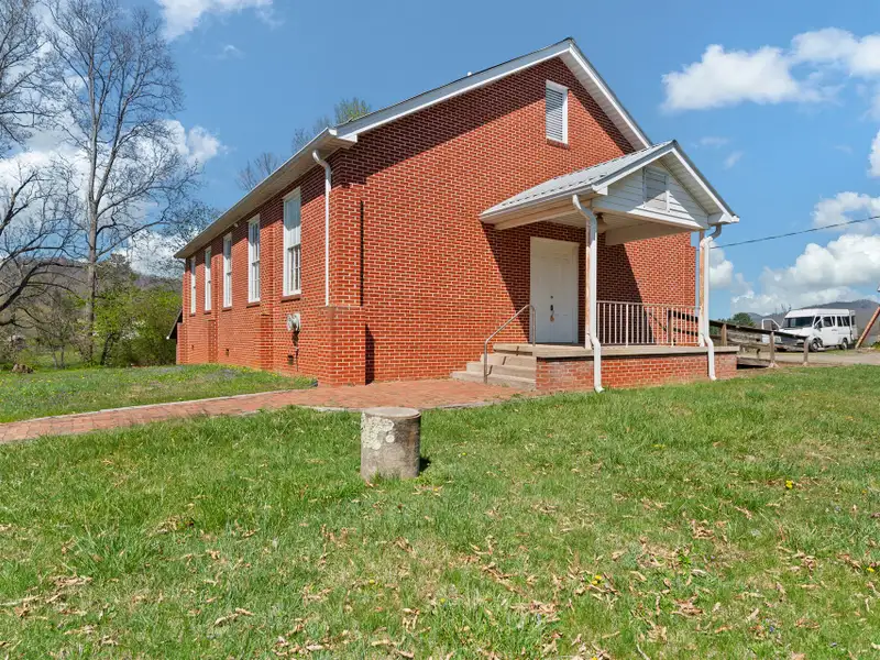 Versatile 3,600+ Sqft Commercial Building for Lease in Bethel Community