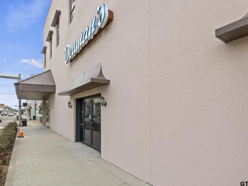 Historic Downtown Mt. Pleasant Multi-use Building with 9000 Sqft and Three Storefronts