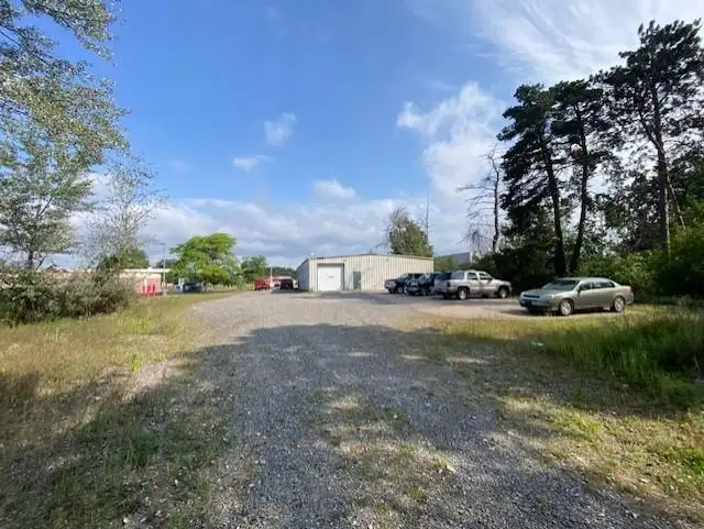 Commercial Office Space with High Traffic Exposure in Prime Location