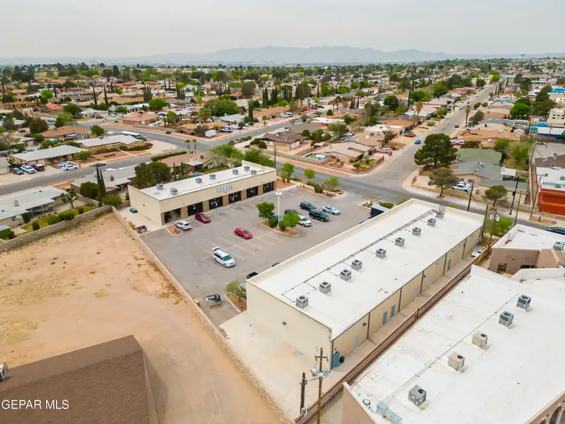 2,750 Sq Ft Office Space for Rent in Established Shopping Center Near Montwood and Yarbrough