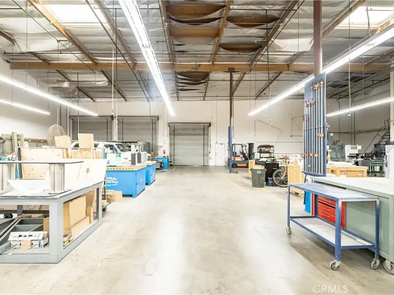 Versatile 21,447 Sq Ft Industrial/office Property in Orange's Thriving Commercial District