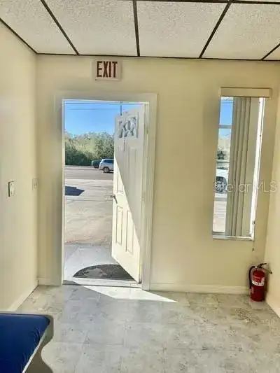 End Unit Office Space for Lease in New Port Richey - 850 Sq Ft, Multiple Offices