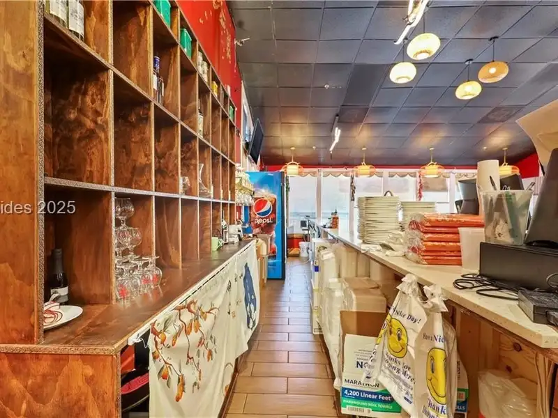 Mid-island Restaurant for Sale Near Palmetto Dunes with Outdoor Dining Area