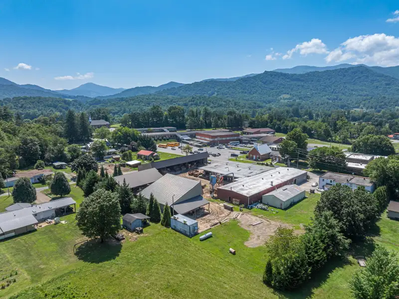 Mixed-use Industrial Property with Office, Storage, and Apartments in Bethel, Nc