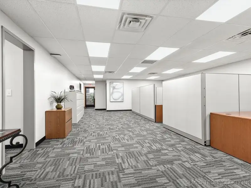 Commercial Office Building for Sale or Lease in Broken Arrow Business Corridor