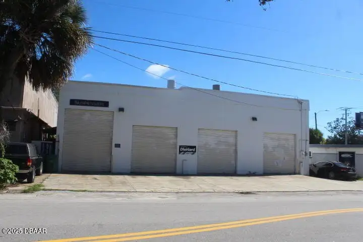 Freestanding Auto Repair Building on High-traffic Corner Lot in Mason Avenue