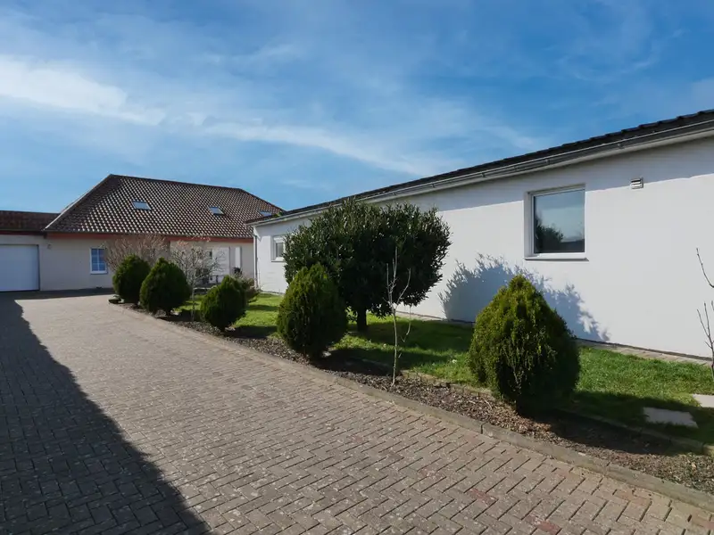 Versatile Residential and Commercial Property in Bad Lippspringe with Garden and Parking