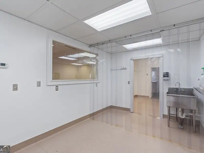 Versatile 7,900+ Sq Ft Medical Office Building in Prime Location Near Hospital