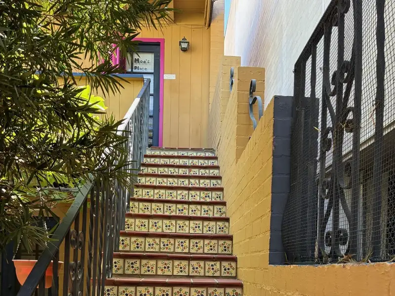 Ground Floor Office Complex with Reception and Studio Apartment in El Presidio District