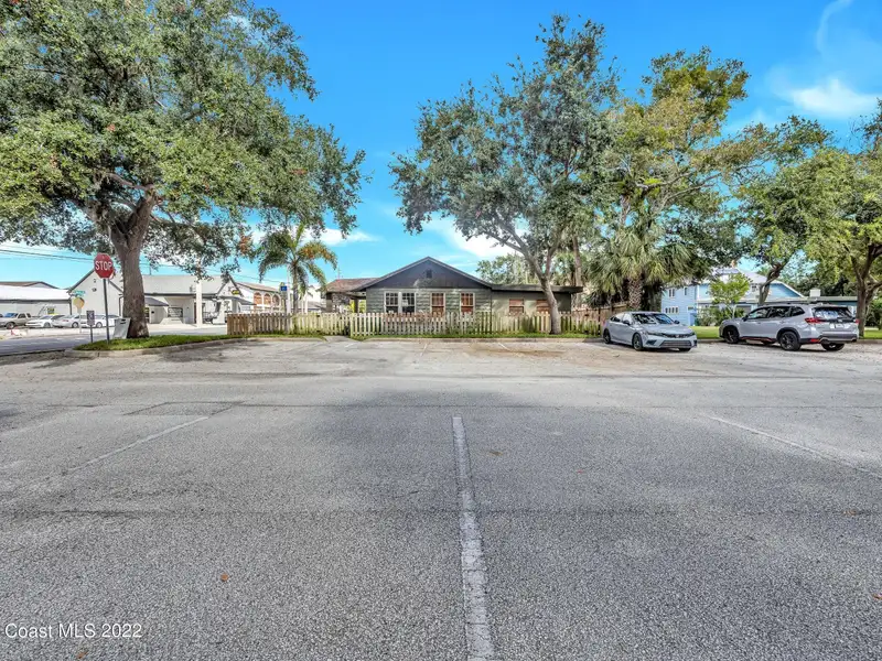 Versatile 1,092 Sq. Ft. Commercial Building Near Cocoa Village with Ample Parking