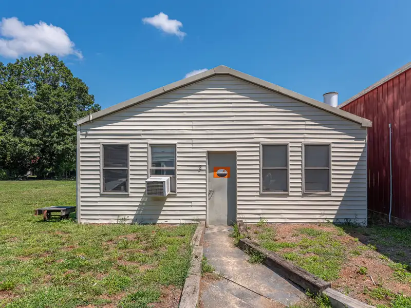 Mixed-use Industrial Property with Office, Storage, and Apartments in Bethel, Nc