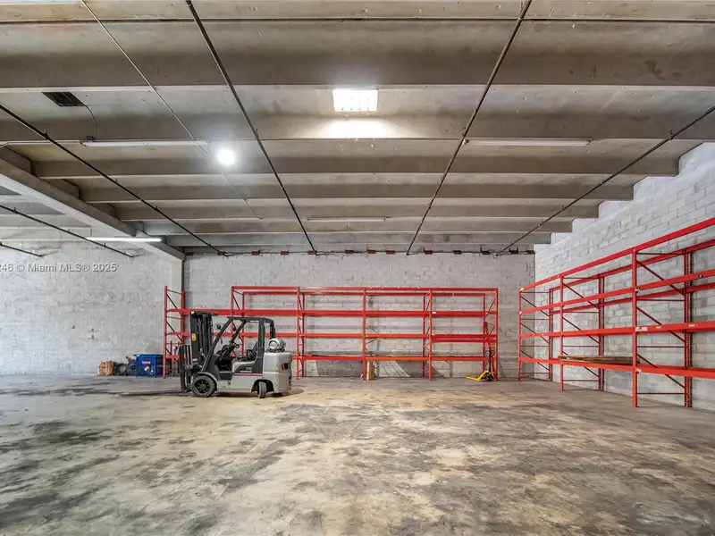 Commercial Property in Doral - Prime Location Near Miami International Airport and Amenities