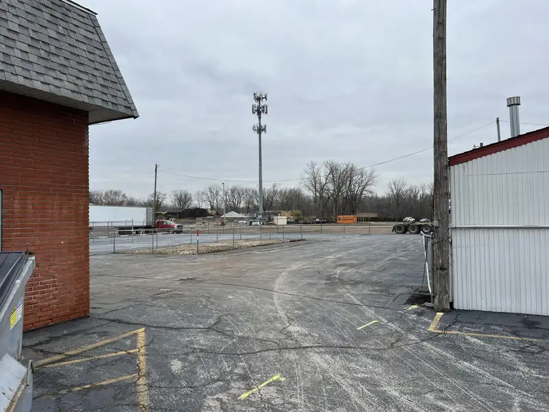 Industrial Flex Space for Lease with Overhead Door and Gated Parking