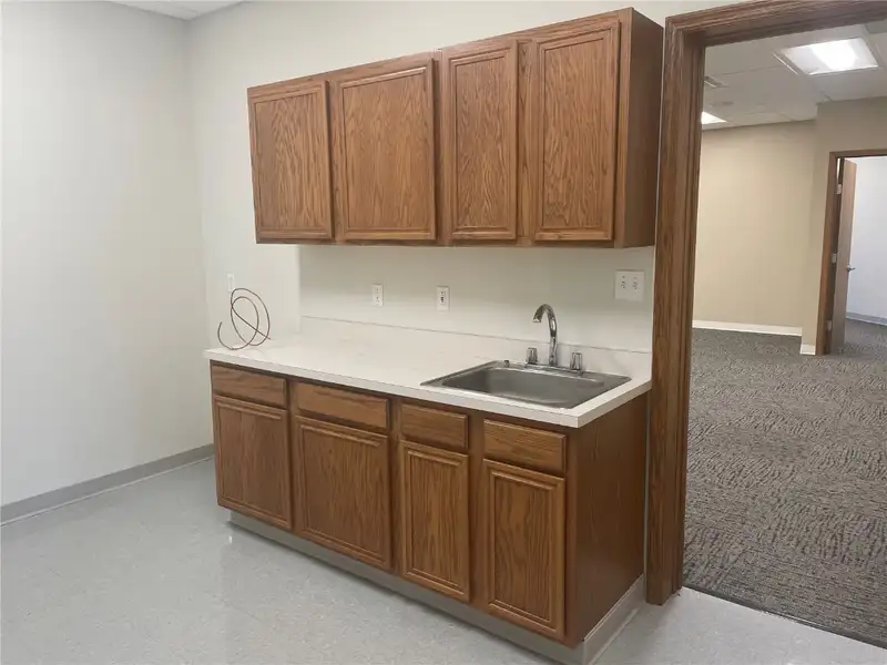 Well-maintained Office Building in Hiawatha Office Park with Ample Parking and Signage