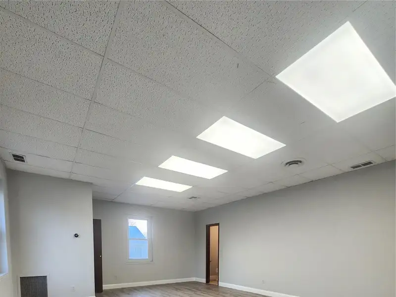 Commercial Space for Lease in Sea Cliff – 450 Sf Office/storage Unit