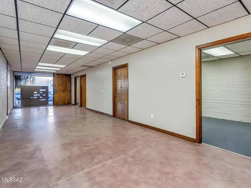 2,975 Sqft Office Space for Sale in Prime Broadway and Wilmot Location with Parking Lot