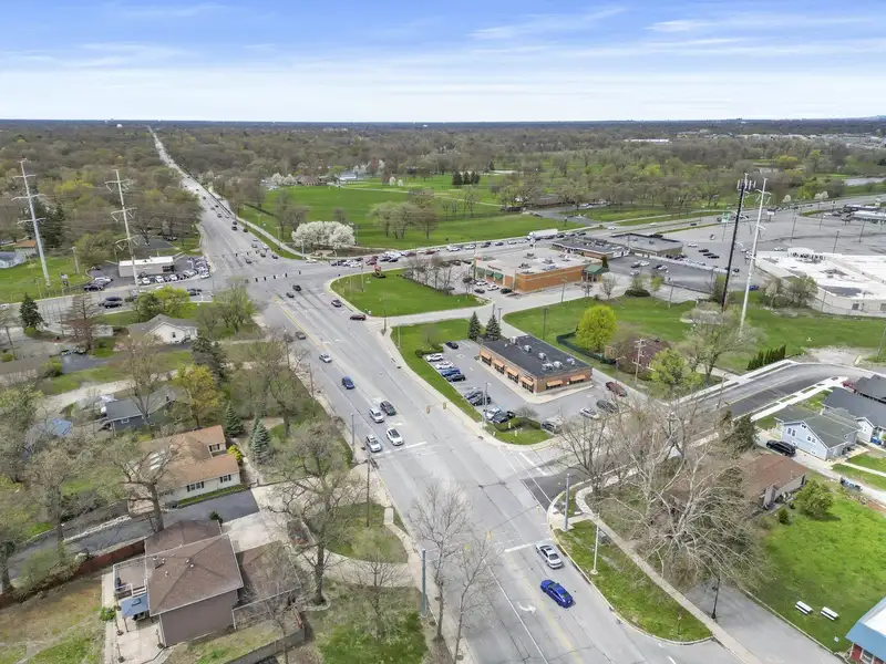 Multi-tenant Retail/office Space for Lease in Highland, in with Flexible Layout Options