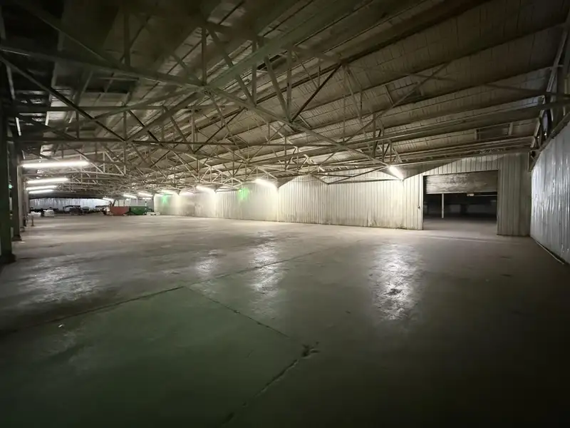 Versatile 150,000 Sq. Ft. Warehouse with Dock Access and Greenhouses in London, Ky