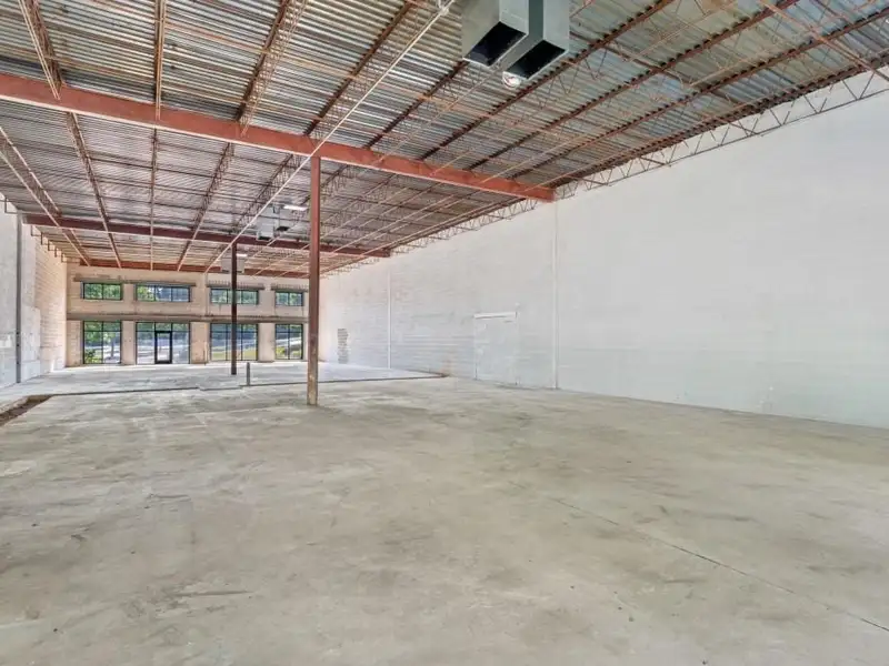 Industrial/flex Building in Prime Atlanta Location with Recent Upgrades and Parking Options