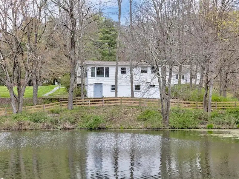Versatile 75-acre Retreat Center in Hyde Park with Multiple Buildings and Amenities