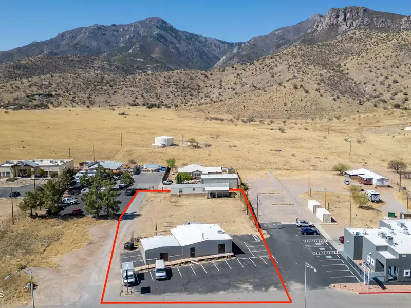 Versatile Commercial Property at High-traffic Intersection, Ideal for Business or Residence