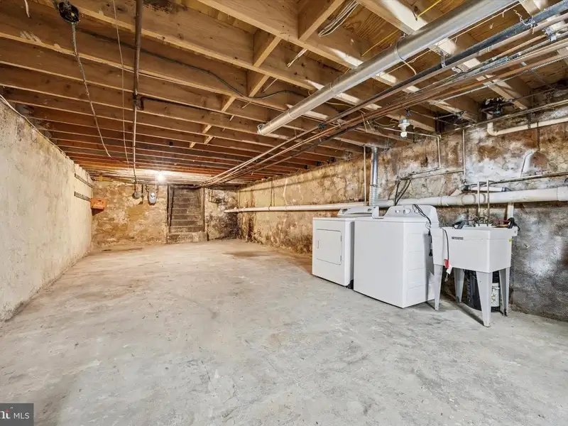 Versatile Commercial/residential Property in Clifton Heights with High Ceilings and Hardwood Floors