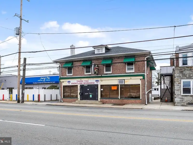 Standalone Commercial Building with Apartment on Macdade Boulevard