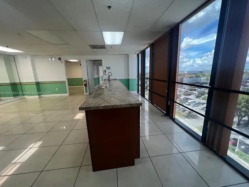 Spacious Corner Medical Office Unit in Central Hialeah – 2,552 Sq Ft