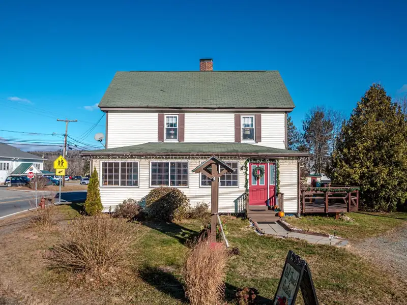 Du Bee Inn: Versatile Bed-and-breakfast with Mountain Views in the Great North Woods