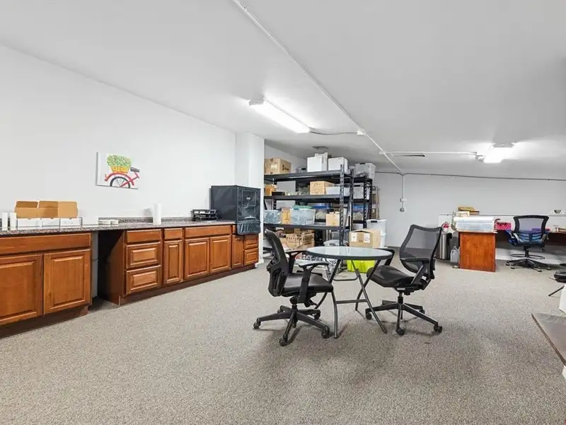 Industrial Office/warehouse Space in Bodo Park with On-site Parking and City Utilities