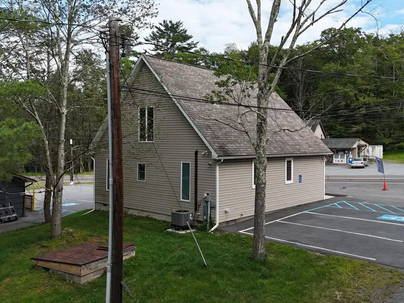 Flexible Commercial Space for Lease in High-traffic Location Near Tafton Post Office