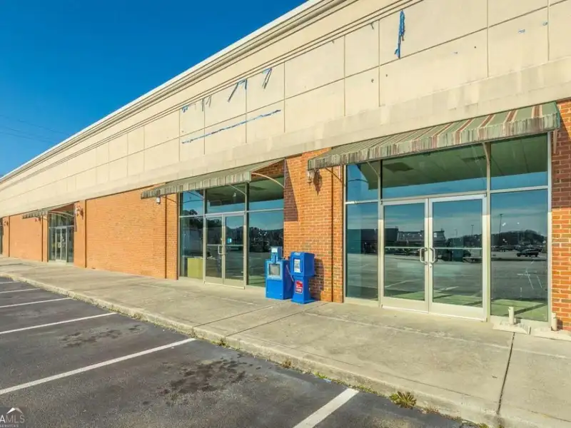 Commercial Strip Center on 3 Acres in Lafayette, Ga Near Walmart Supercenter