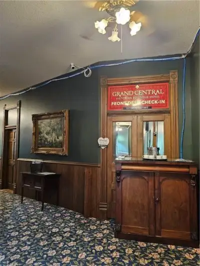 Turnkey Historic Hotel with Retail Space in Downtown Eureka Springs