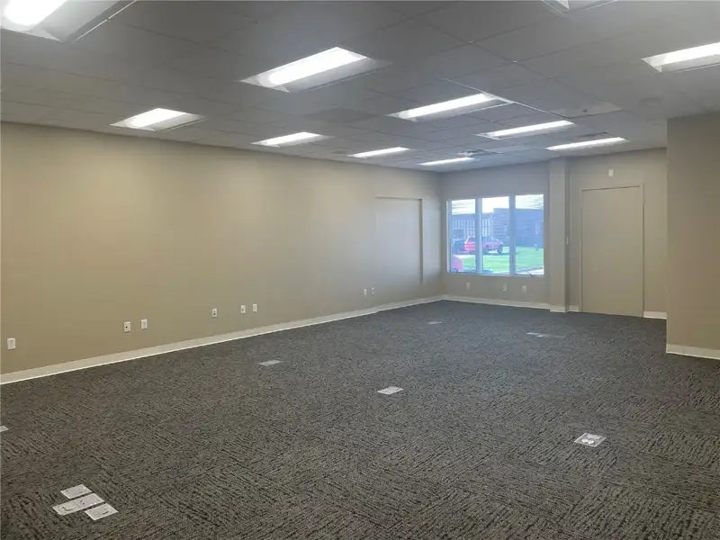 Well-maintained Office Building in Hiawatha Office Park with Ample Parking and Signage