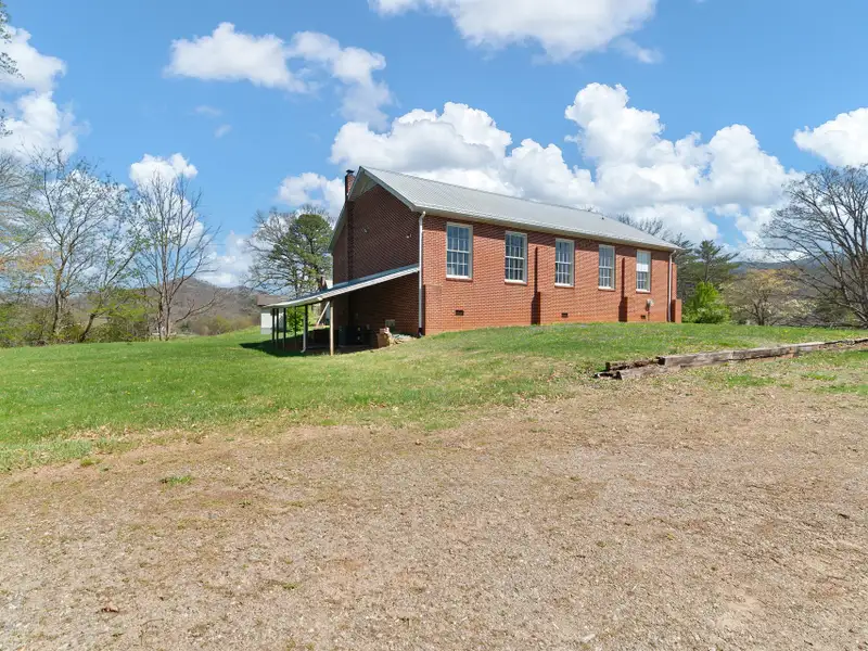 Versatile 3,600+ Sqft Commercial Building for Lease in Bethel Community