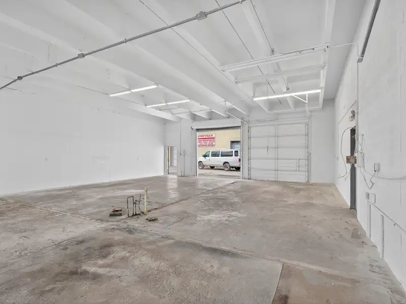 Versatile 2,700 Sf Flex/industrial Condo Units in Jupiter's Industrial Corridor