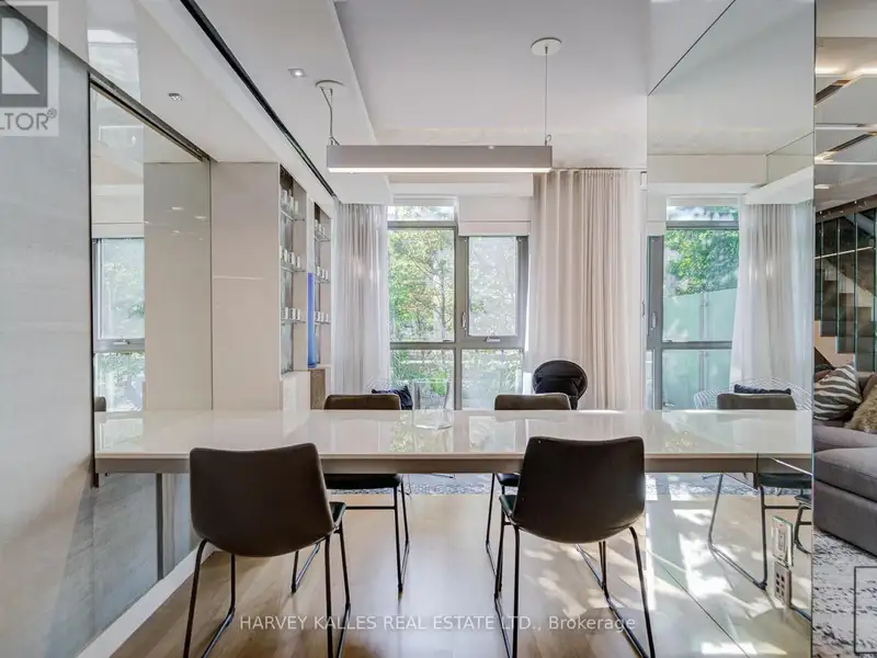 Executive Urban Townhome in King West with Private Entrance and Premium Amenities